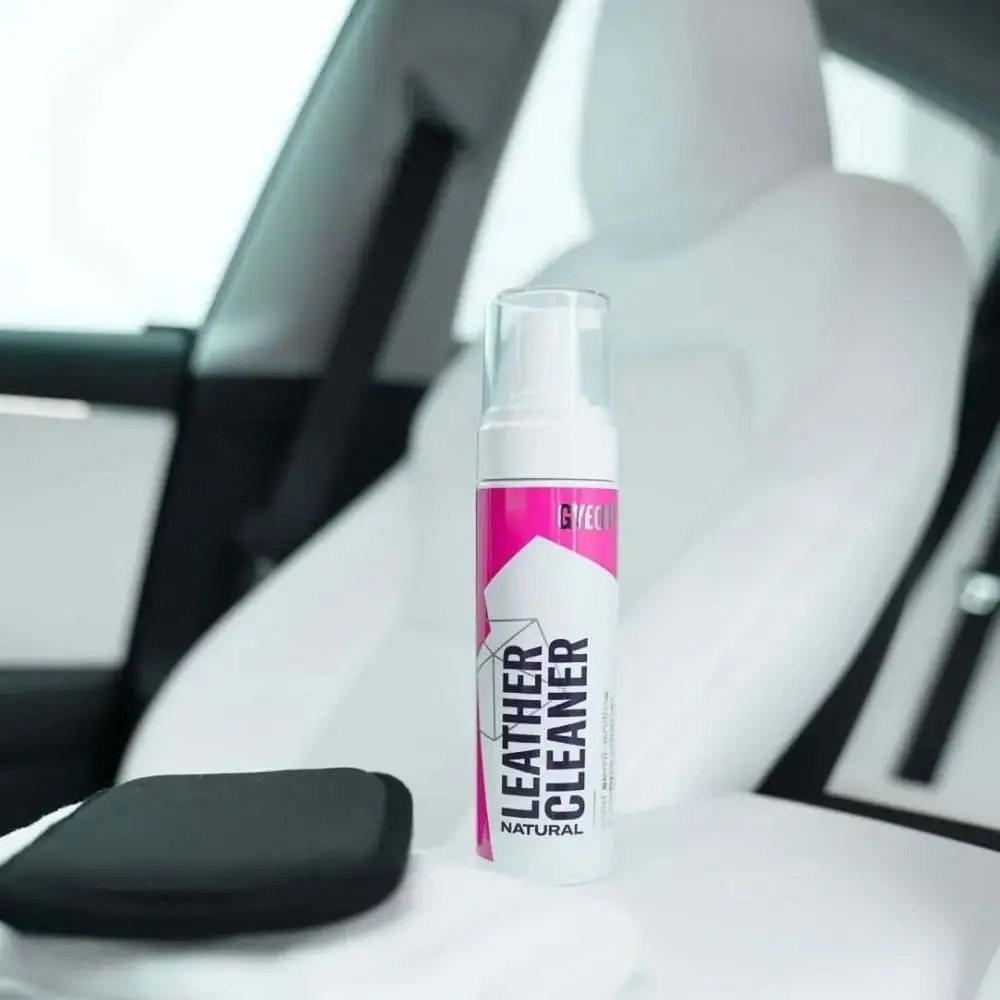 GYEON QM LeatherSet Natural Modern Deri Günlük Hafif Temizlik ve Bakım Seti (5 Parça) - 200 ml - Image 4