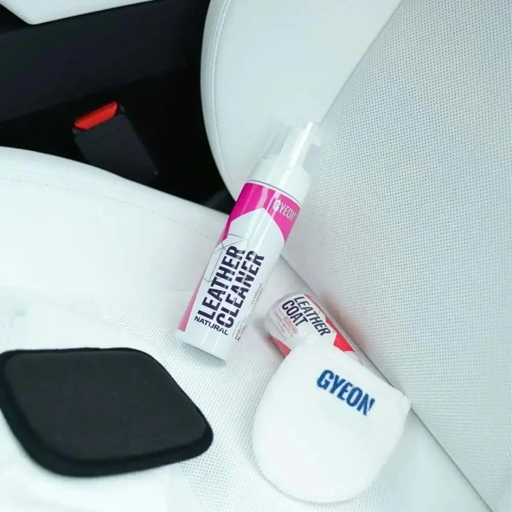 GYEON QM LeatherSet Natural Modern Deri Günlük Hafif Temizlik ve Bakım Seti (5 Parça) - 200 ml - Image 5