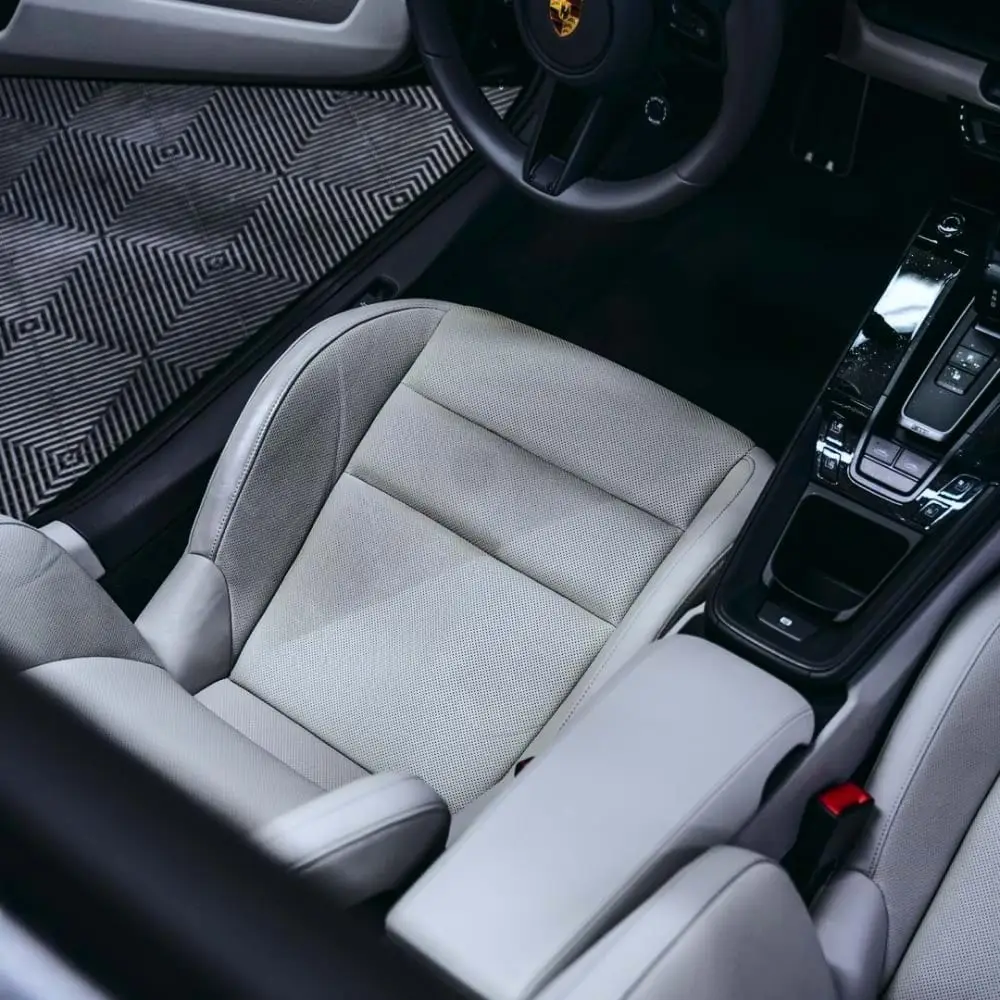 GYEON QM LeatherSet Natural Modern Deri Günlük Hafif Temizlik ve Bakım Seti (5 Parça) - 200 ml - Image 6